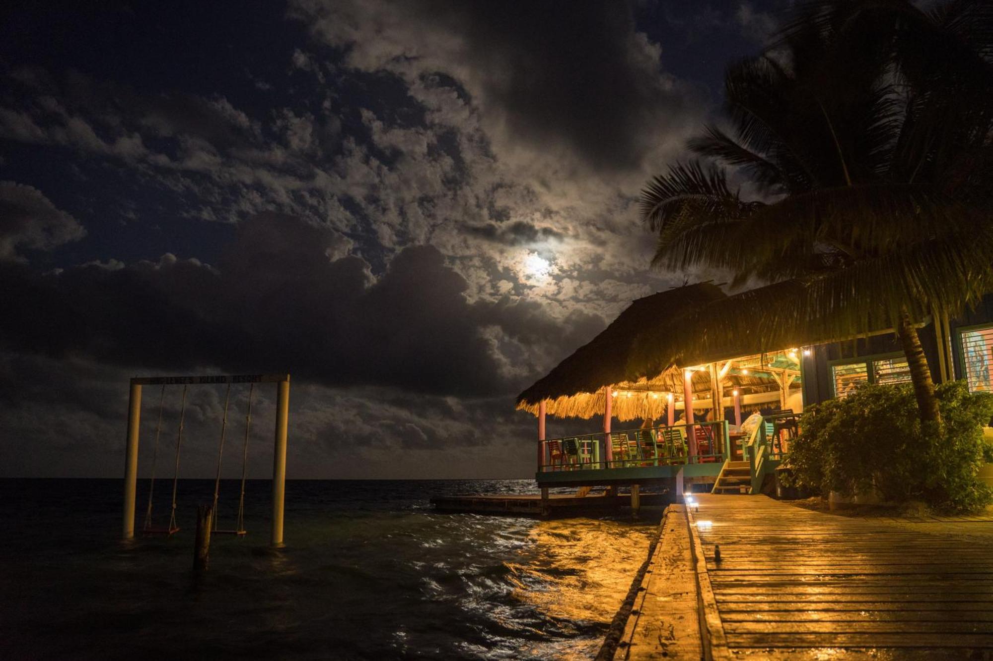 King Lewey'S Island Resort Placencia المظهر الخارجي الصورة